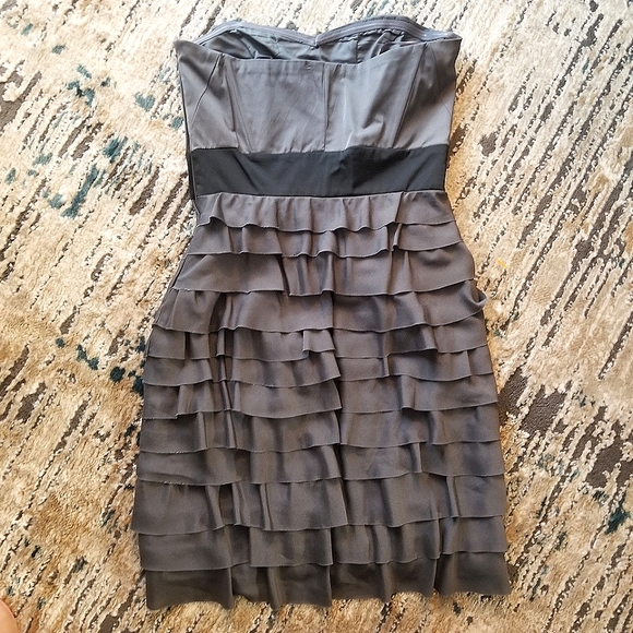 EUC H&M Size 6 Grey Strapless Ruffle Dress with Black Bow Wired front & Back Top - Picture 3 of 6